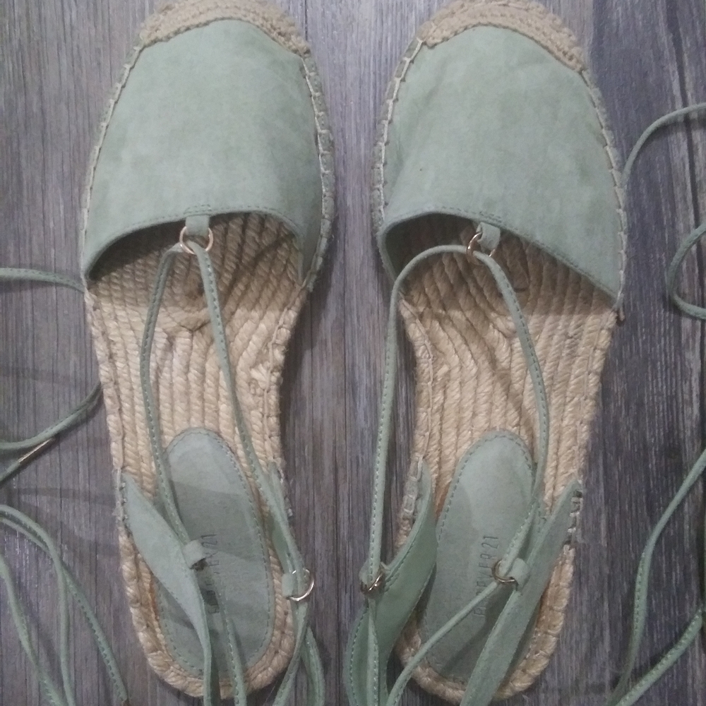 Forever 21 espadrille sandals size 8 green
